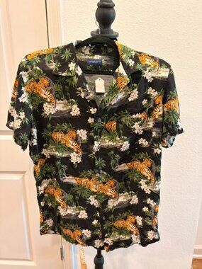 Women's Small tiger print button up shirt